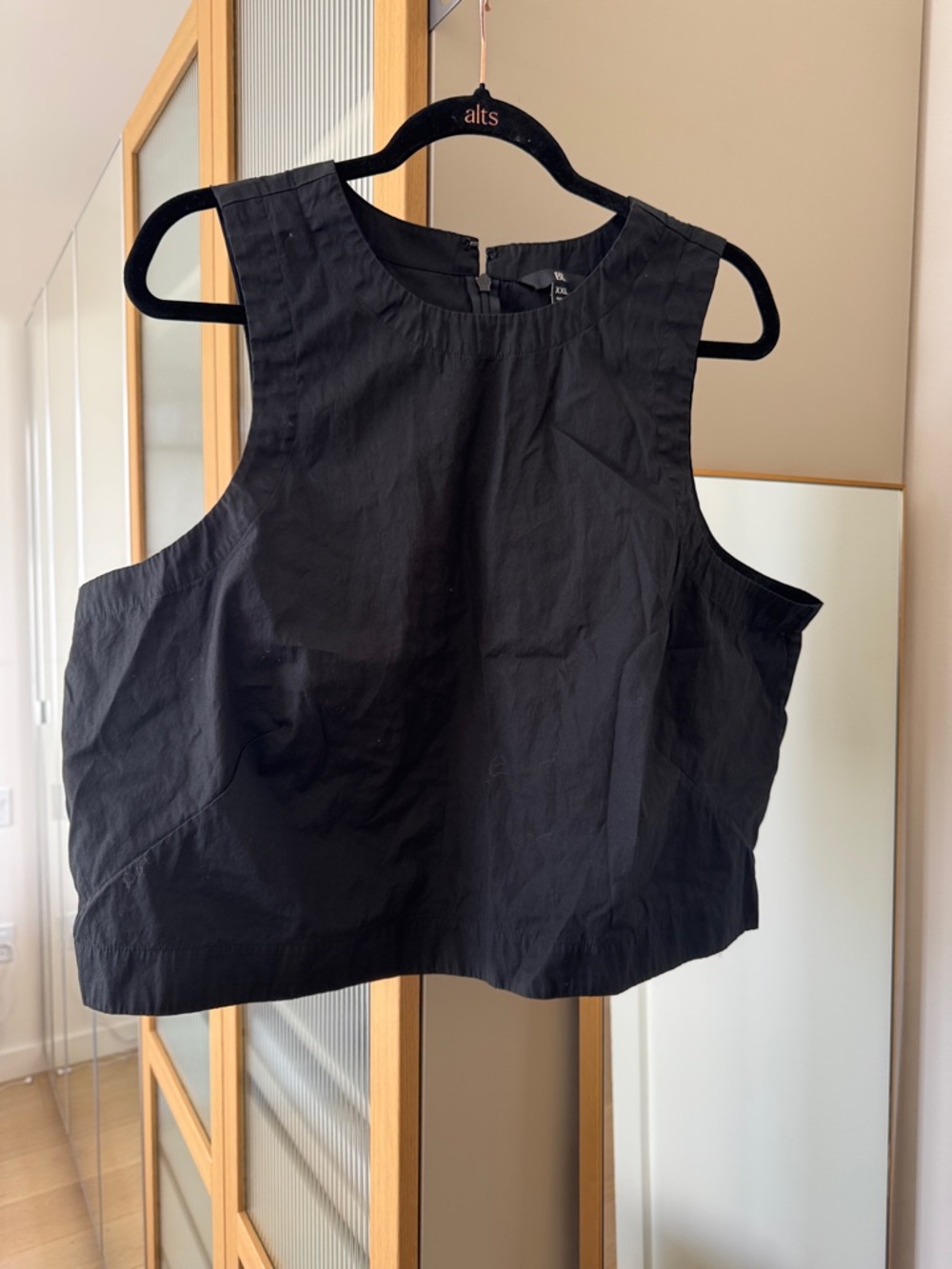 Banana Republic Black Sleeveless Crop Top